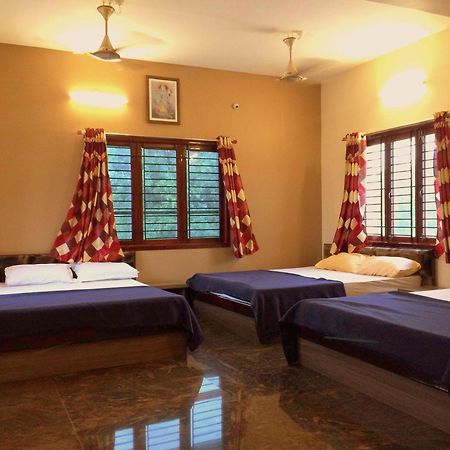 Hotel Sri Hayagriva Tiruchirappalli Pokoj fotografie